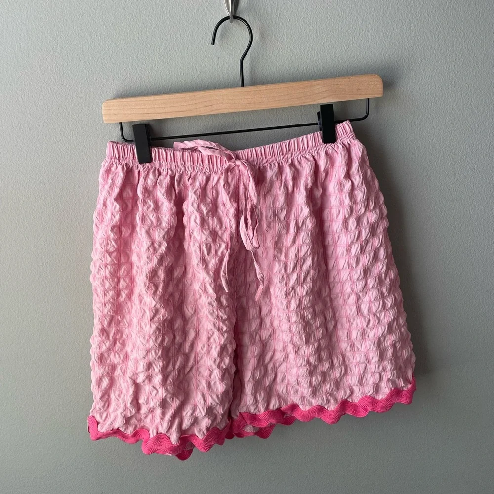 Simply Southern Pink Seersucker Scalloped Trim Shirt and Shorts Set Medium - Picture 7 of 9